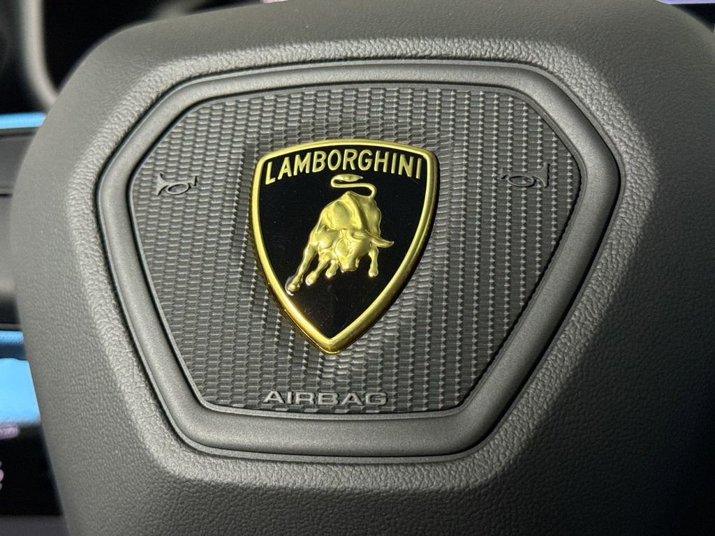Used 2025 Lamborghini Urus SE image 58