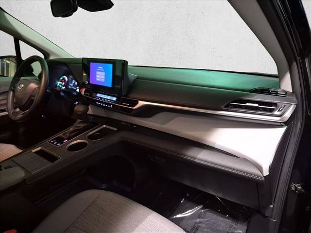 Certified 2026 Toyota Sienna LE FWD image 22