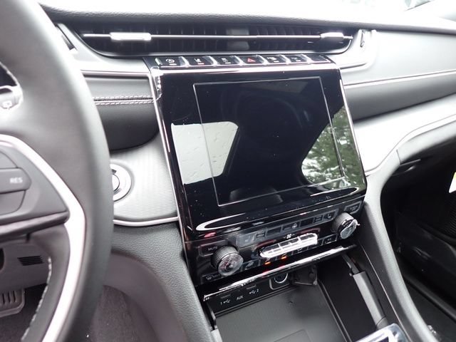 New 2025 Jeep Grand Cherokee Altitude AWD/4WD image 19
