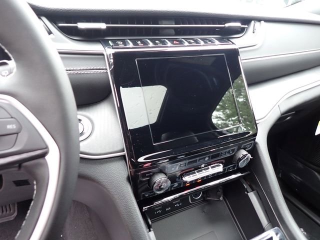 New 2025 Jeep Grand Cherokee Altitude AWD/4WD image 19