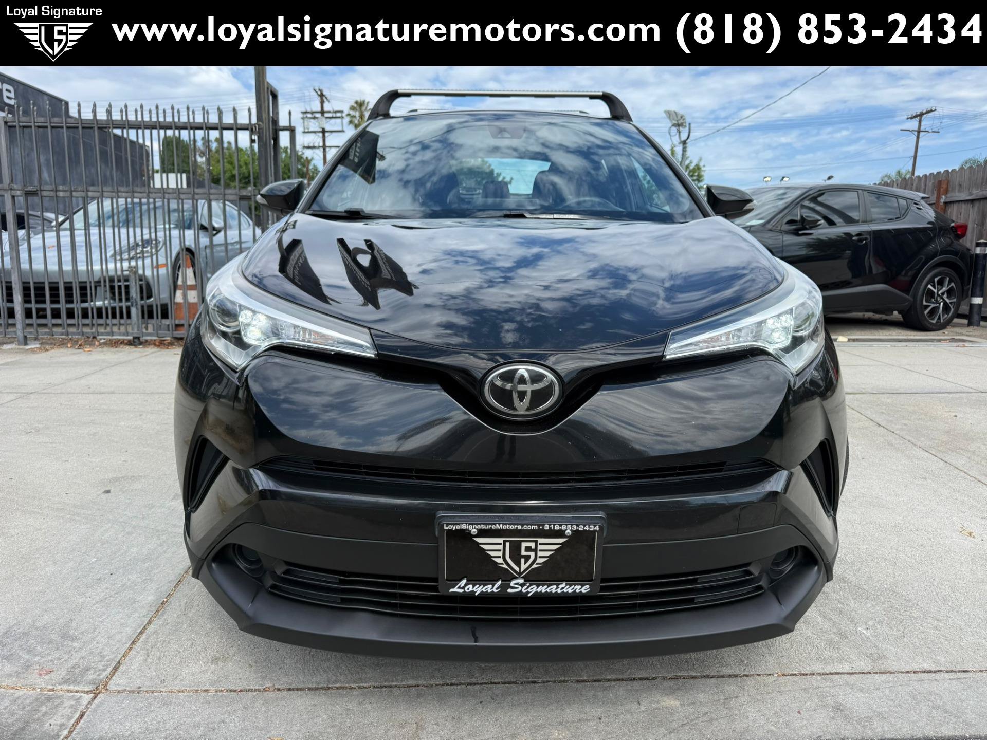 Used 2018 Toyota C-HR XLE FWD image 2