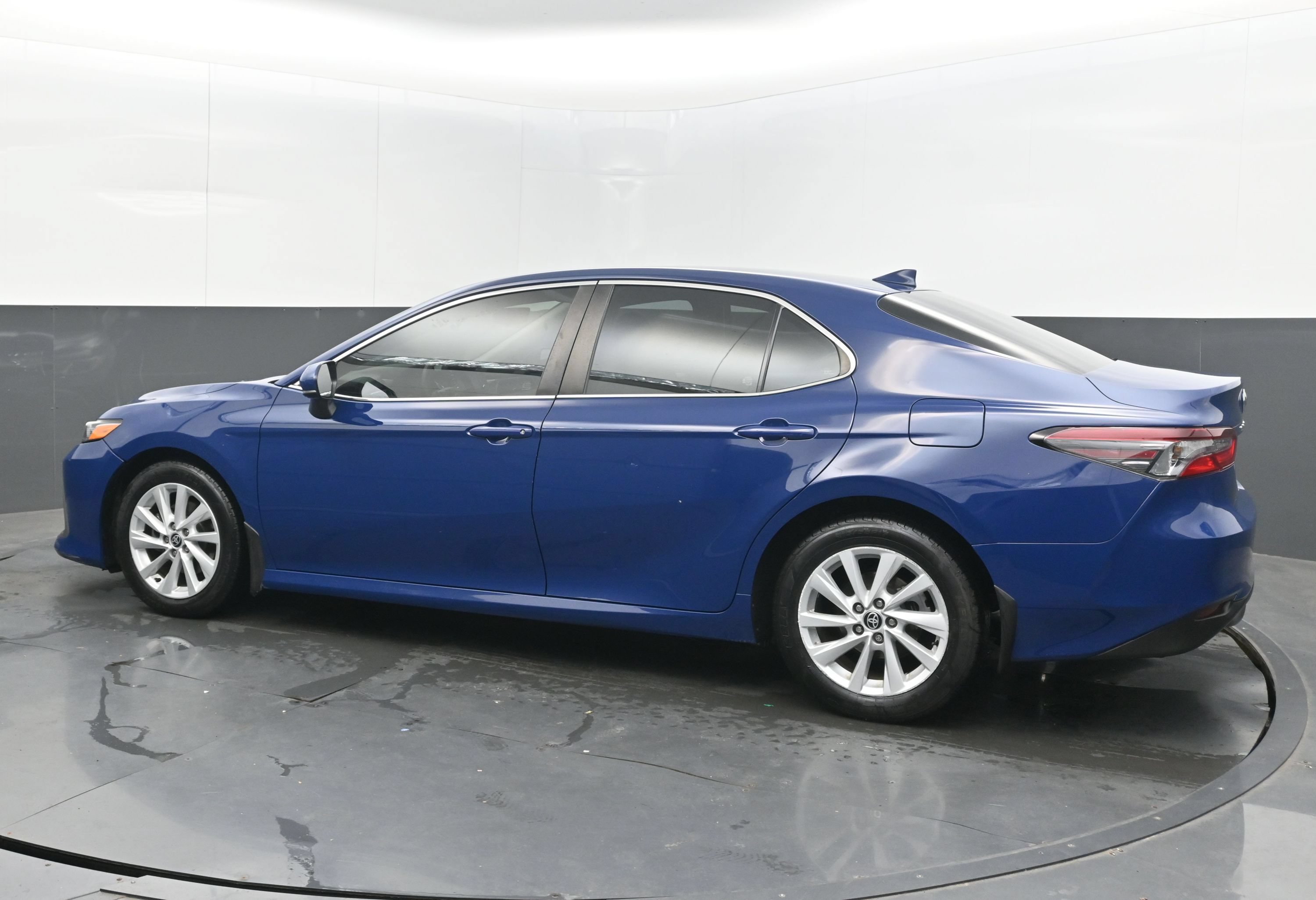 Used 2023 Toyota Camry LE FWD image 7