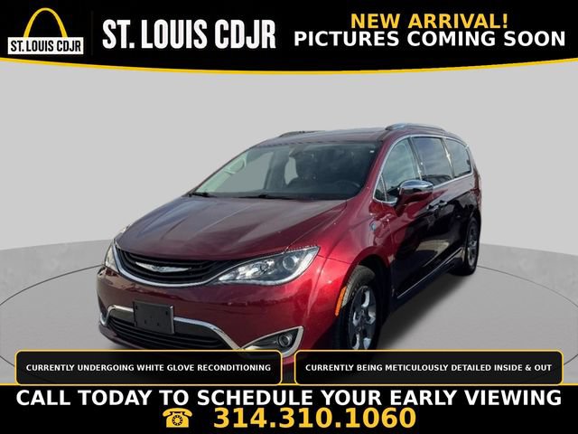 Used 2018 Chrysler Pacifica Limited FWD image 1