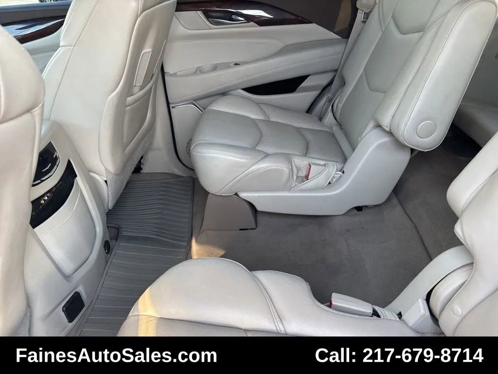 Used 2016 Cadillac Escalade Luxury image 32