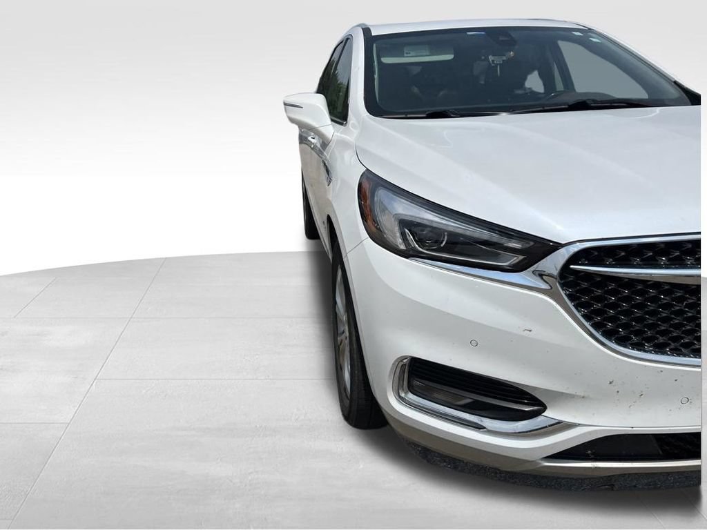 Used 2018 Buick Enclave Avenir w/ Avenir Technology Package AWD/4WD image 13
