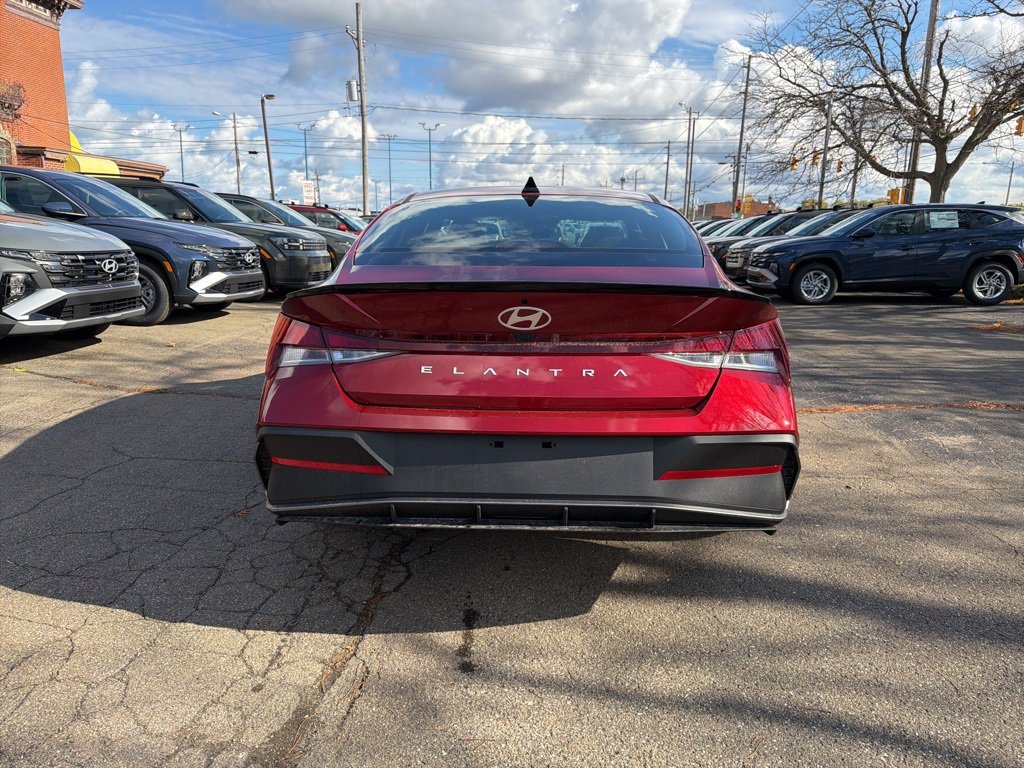 New 2025 Hyundai Elantra Sport image 6