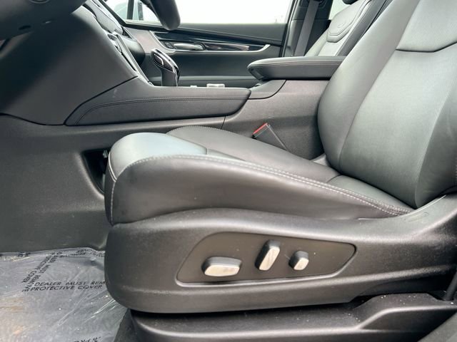 Used 2025 Cadillac XT5 Premium Luxury image 16