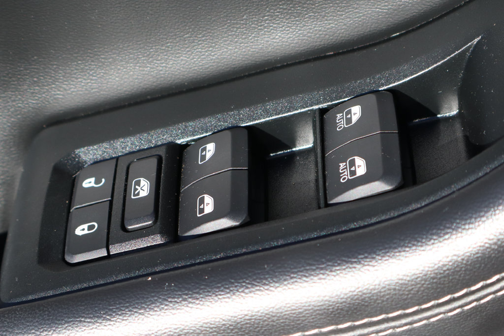 Used 2024 Jeep Grand Cherokee Altitude RWD image 15
