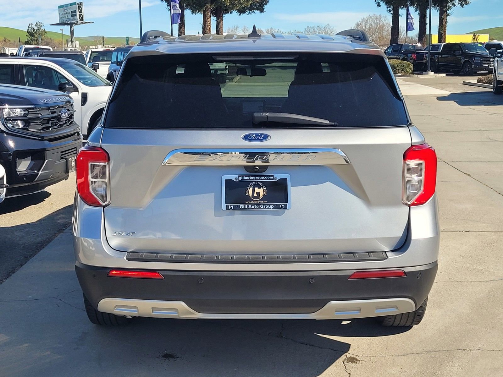 Used 2022 Ford Explorer XLT w/ Equipment Group 202A image 5