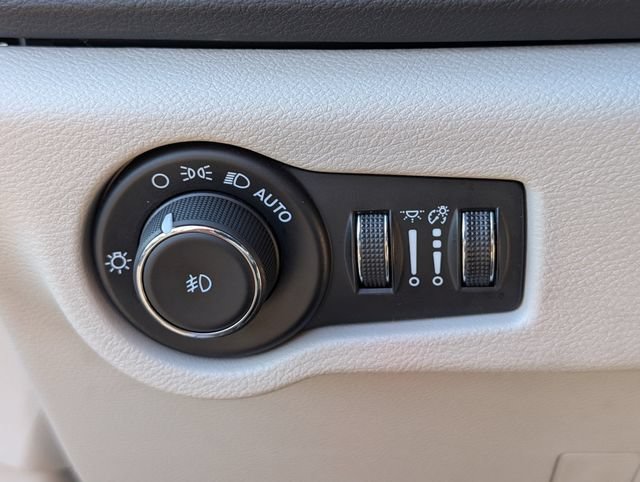 Used 2024 Chrysler Pacifica Touring-L FWD image 22