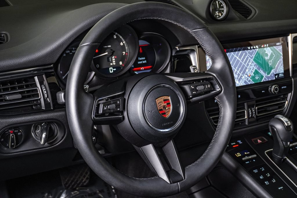 Certified 2026 Porsche Macan AWD/4WD image 18