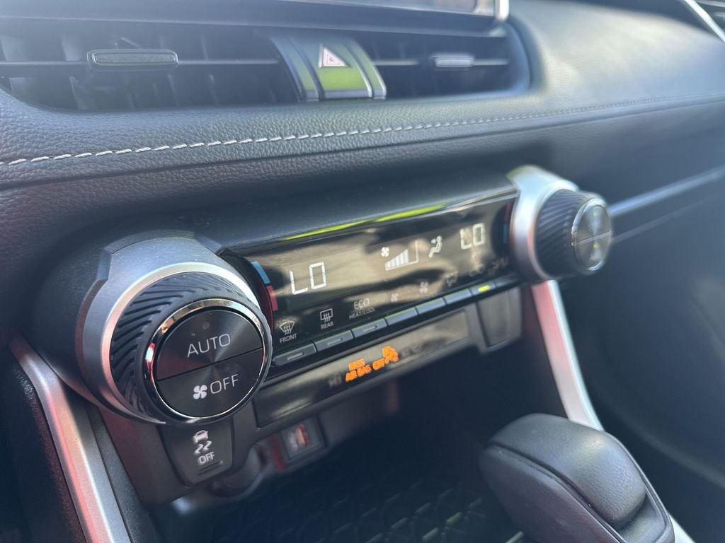 Used 2025 Toyota RAV4 XLE image 28
