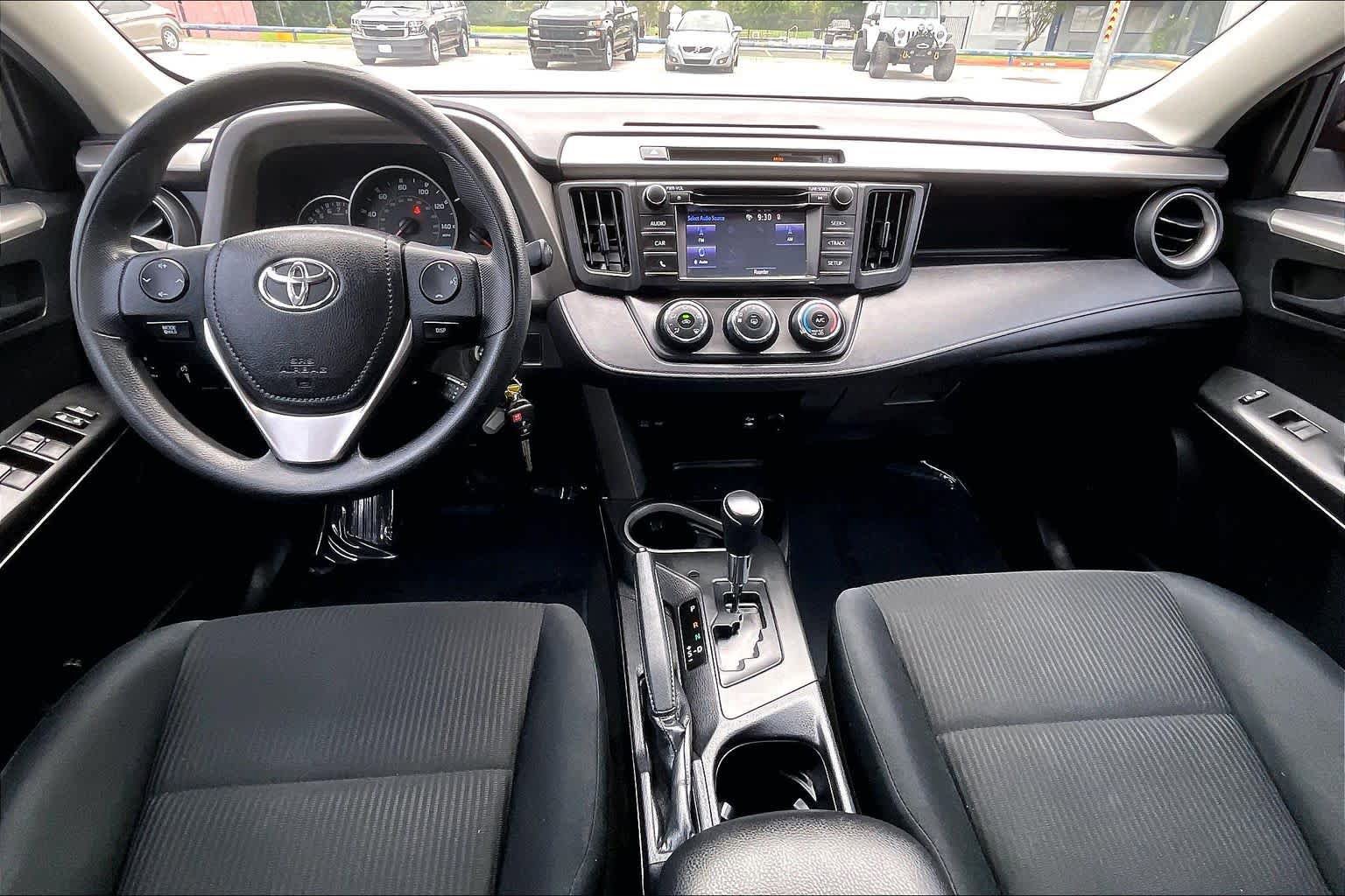 Used 2016 Toyota RAV4 LE FWD image 15