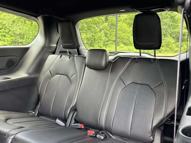New 2027 Chrysler Pacifica Select w/ Family Tech Group AWD/4WD image 8