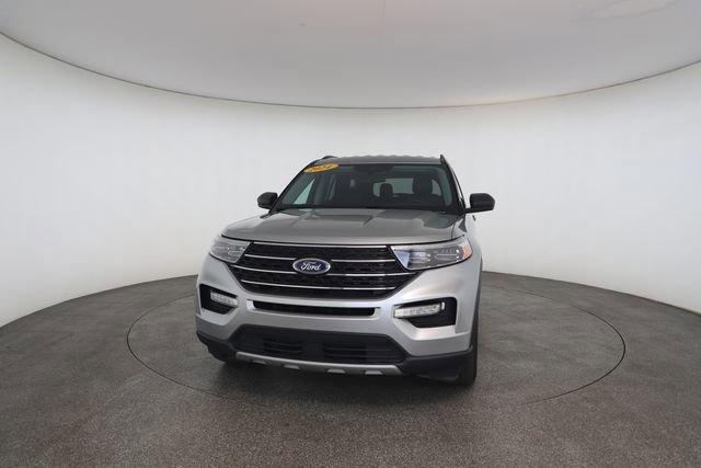Used 2024 Ford Explorer XLT w/ Equipment Group 202A AWD/4WD image 32
