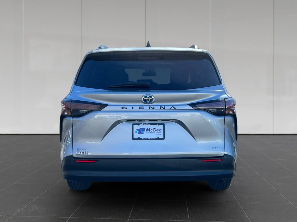 Used 2025 Toyota Sienna XLE FWD image 4