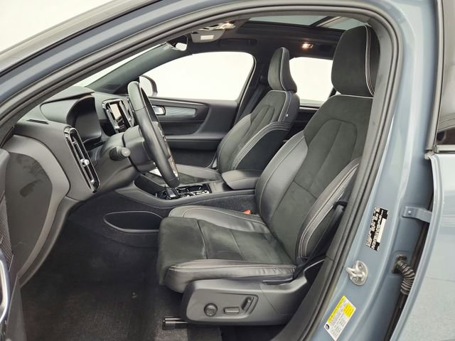 Certified 2022 Volvo XC40 T5 R-Design w/ Advanced Package image 17