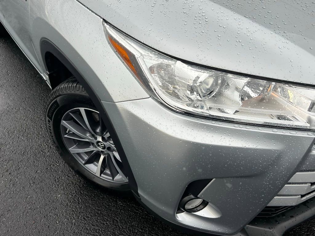 Used 2017 Toyota Highlander XLE image 2