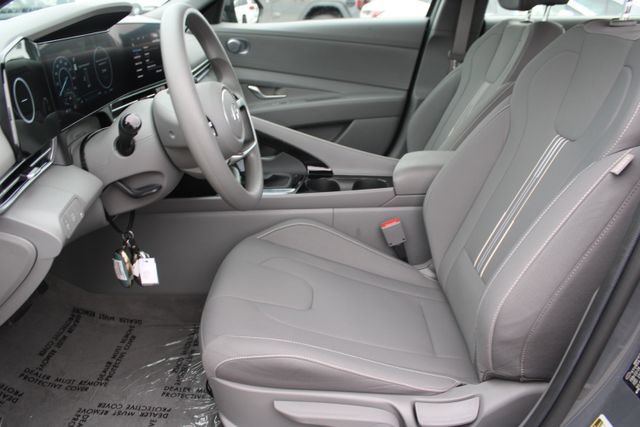 Used 2024 Hyundai Elantra Blue FWD image 28