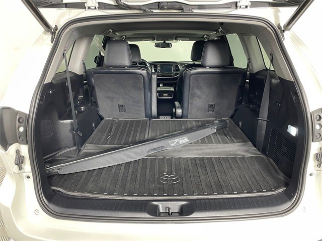 Used 2015 Toyota Highlander Limited image 18