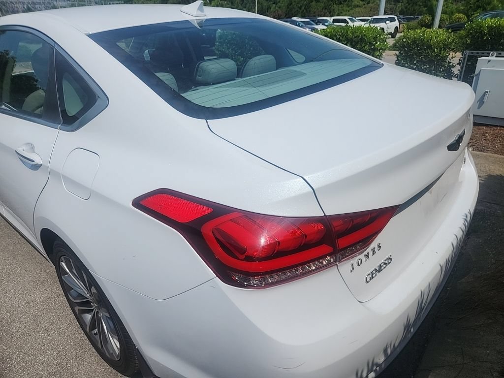 Used 2016 Hyundai Genesis 3.8 RWD image 5