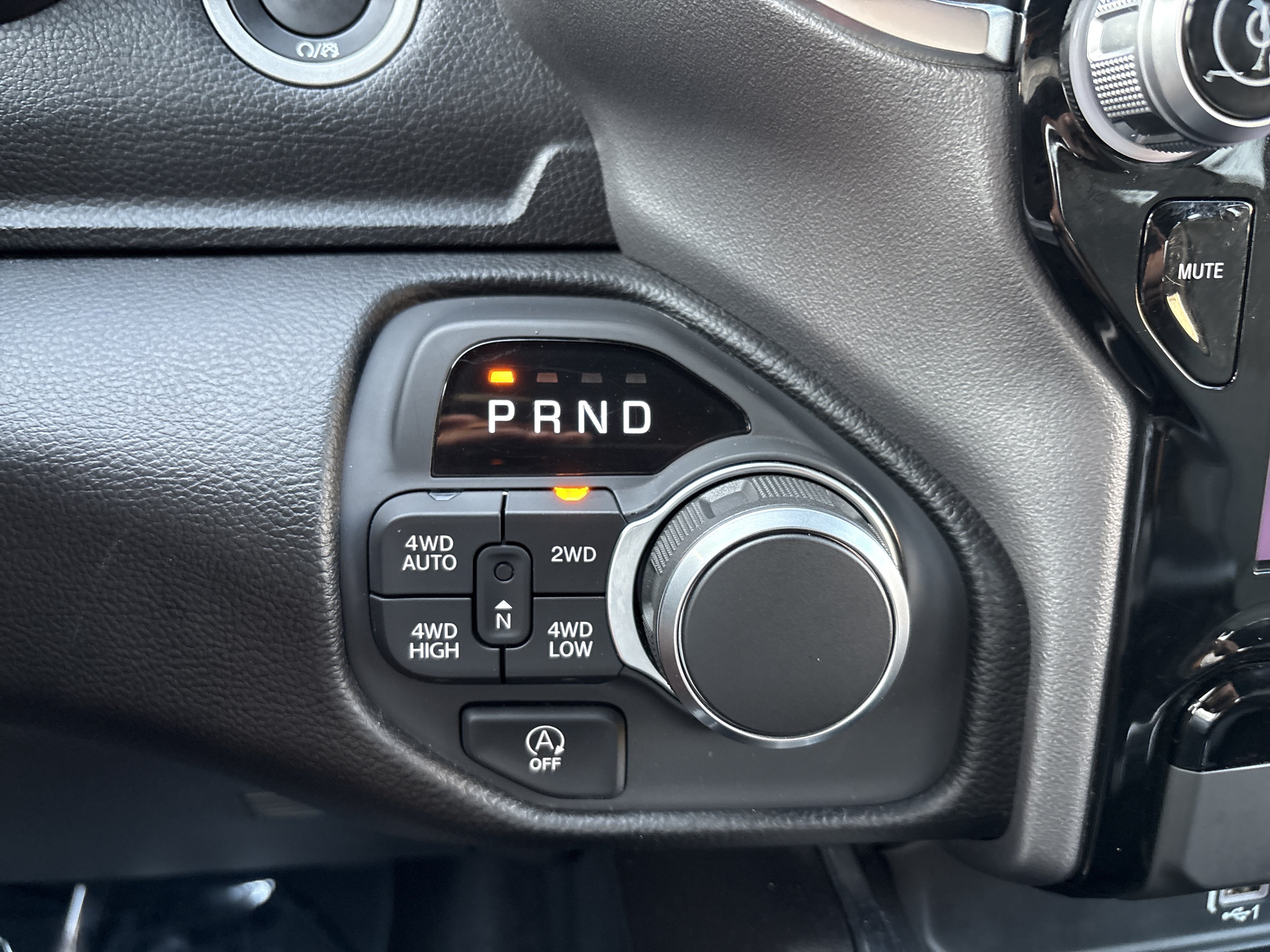 Used 2025 RAM 1500 Big Horn AWD/4WD image 32