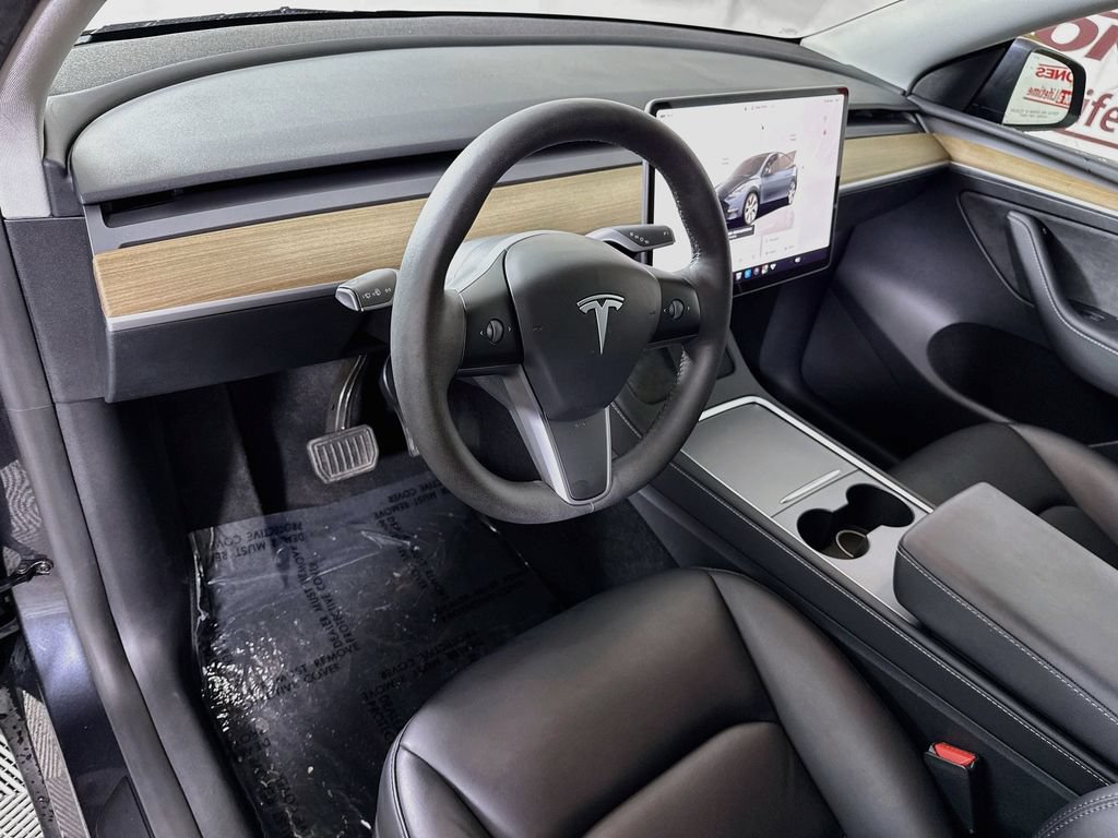 Used 2024 Tesla Model Y Long Range AWD/4WD image 18