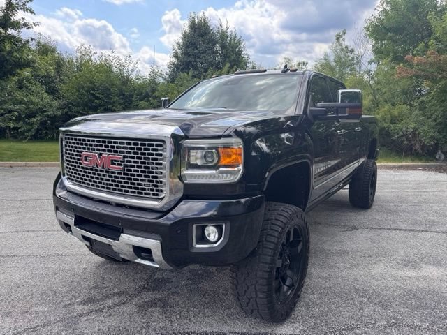 Used 2015 GMC Sierra 2500 Denali w/ Duramax Plus Package AWD/4WD image 9