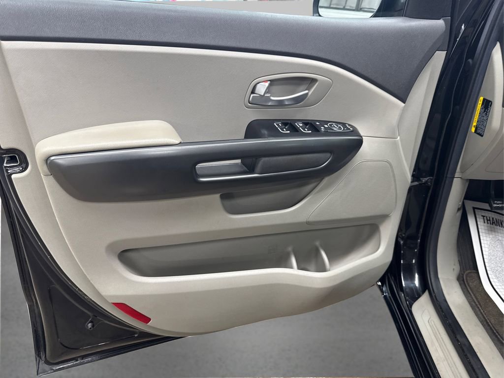 Used 2015 Kia Sedona LX w/ LX Convenience Package image 22
