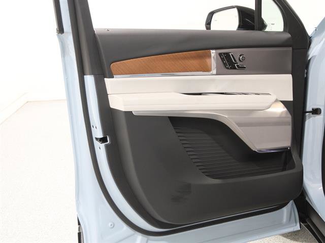 New 2026 Cadillac Vistiq Sport w/ LPO, Floor Liner Package image 5