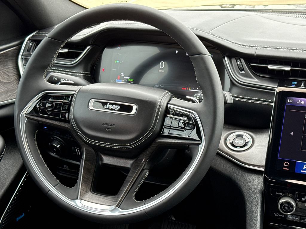 Used 2022 Jeep Grand Cherokee Overland w/ Luxury Tech Group IV image 15