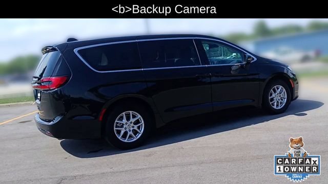 Used 2023 Chrysler Pacifica Touring-L FWD image 3