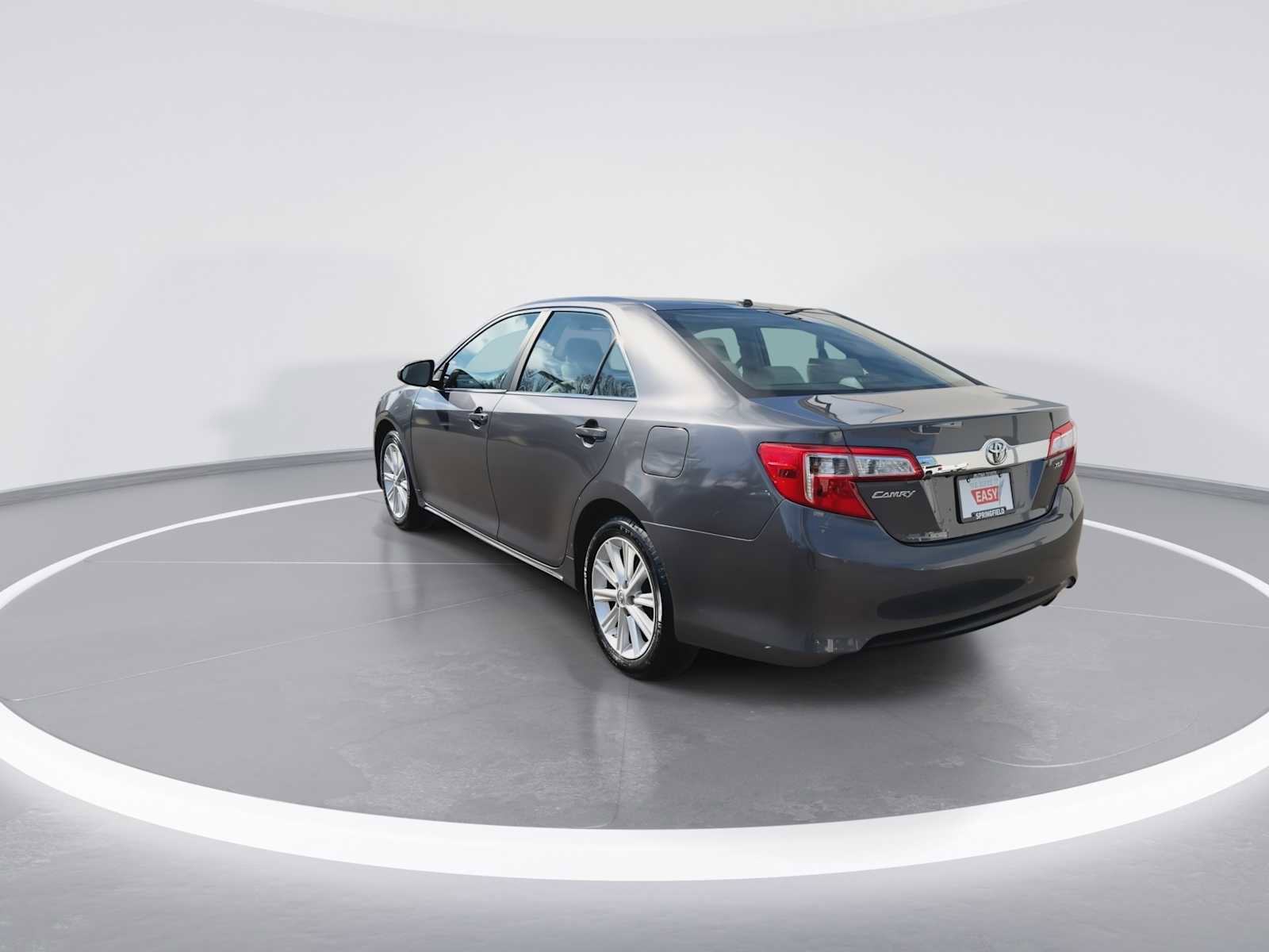 Used 2013 Toyota Camry XLE w/ Convenience Pkg image 6