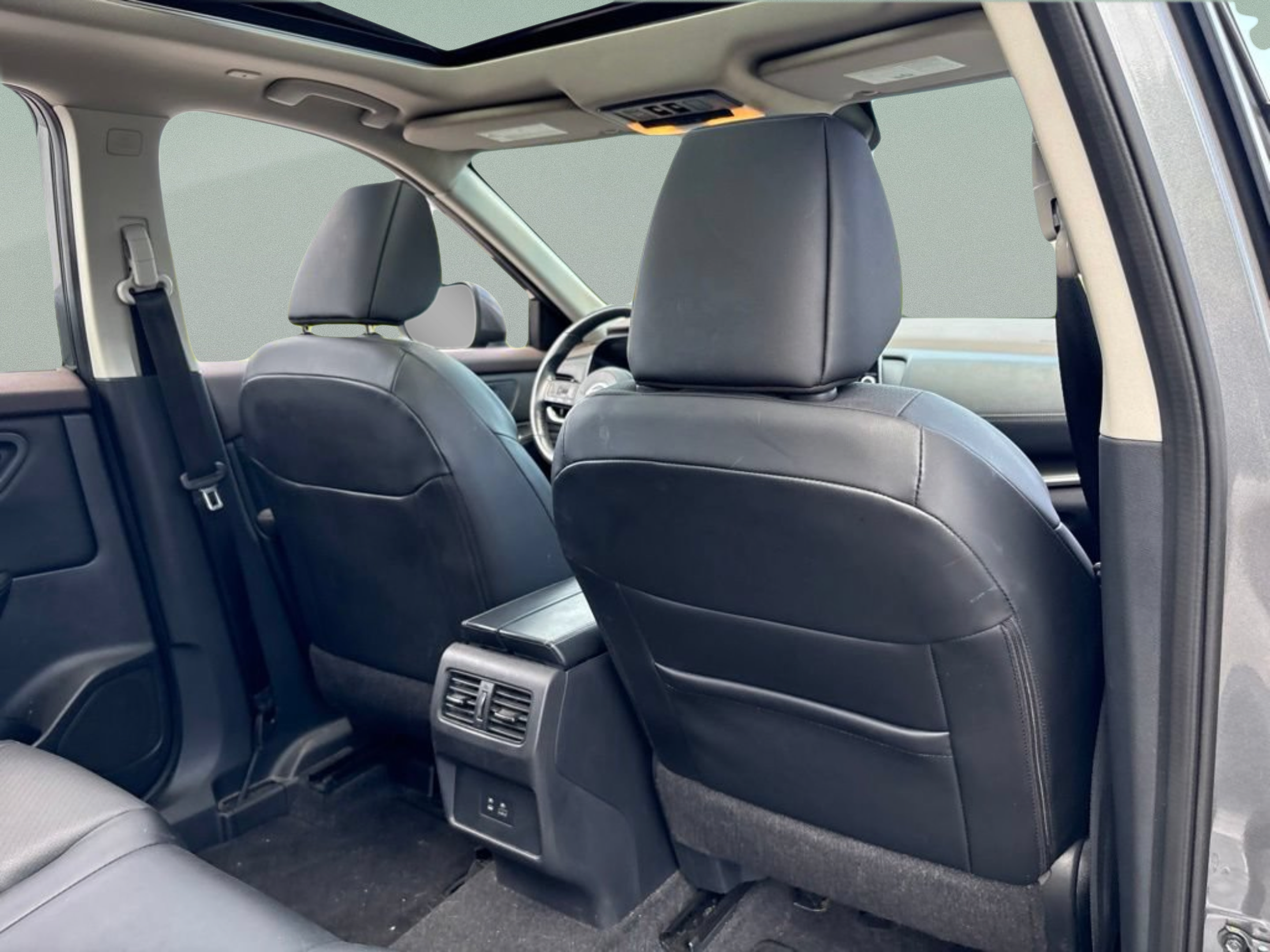 Used 2023 Nissan Rogue SV w/ SV Premium B Package FWD image 21