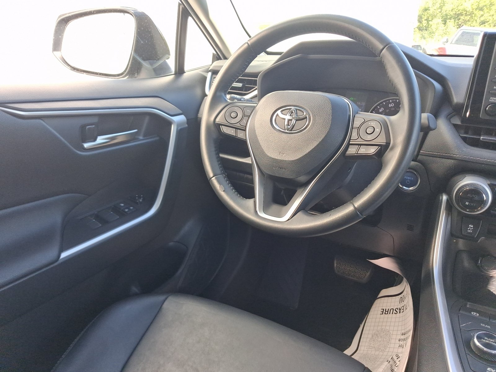 Used 2021 Toyota RAV4 XLE Premium AWD/4WD image 22