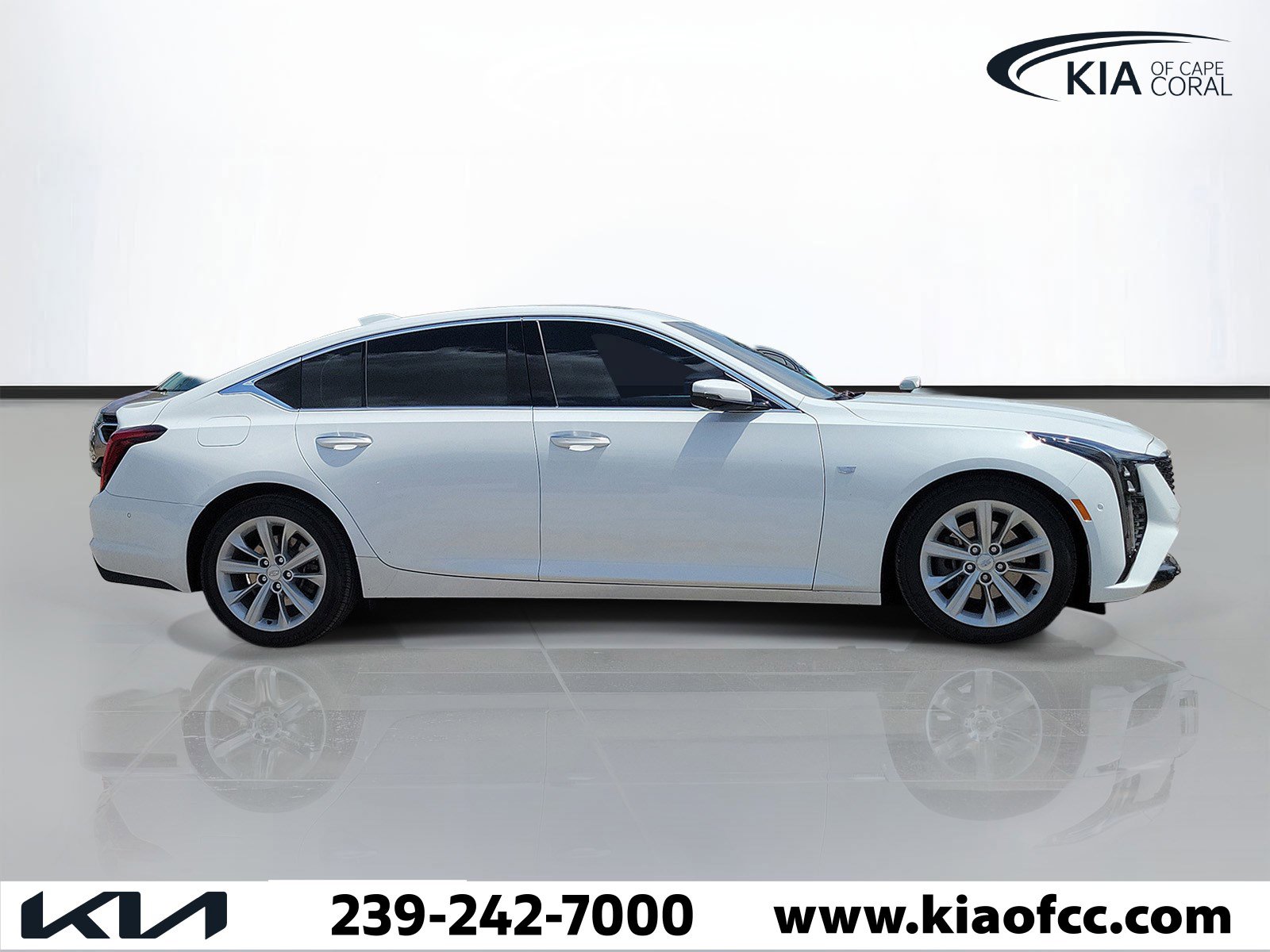 Used 2025 Cadillac CT5 Premium Luxury RWD image 2