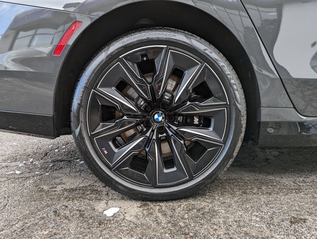 Used 2023 BMW 760i xDrive AWD/4WD image 53