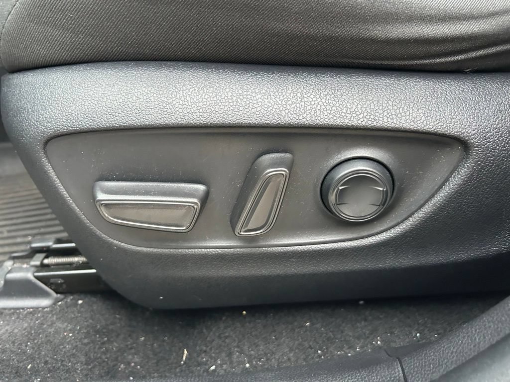 Used 2022 Toyota RAV4 XLE FWD image 17