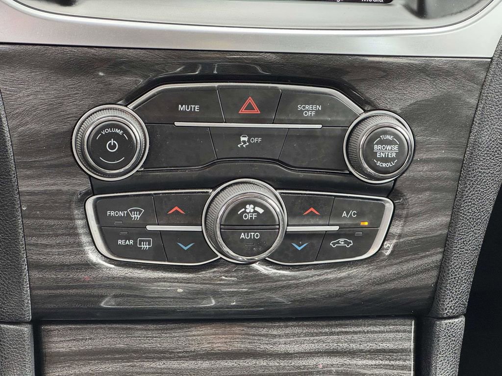 Used 2019 Chrysler 300 Touring w/ Chrome Appearance Package image 6