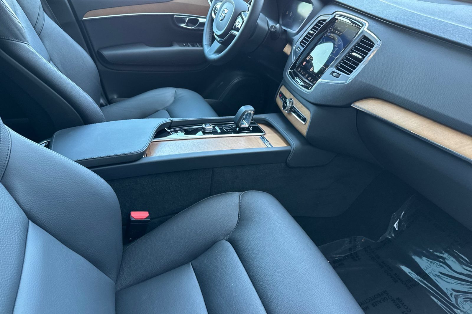 Used 2025 Volvo XC90 T8 Core w/ Protection Package Premier AWD/4WD image 18