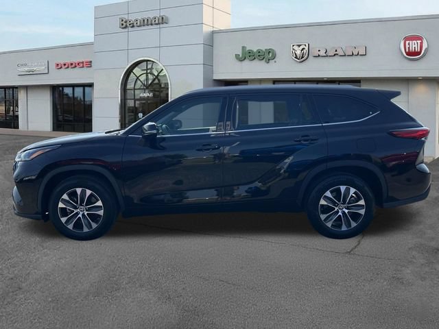 Used 2022 Toyota Highlander XLE FWD image 4