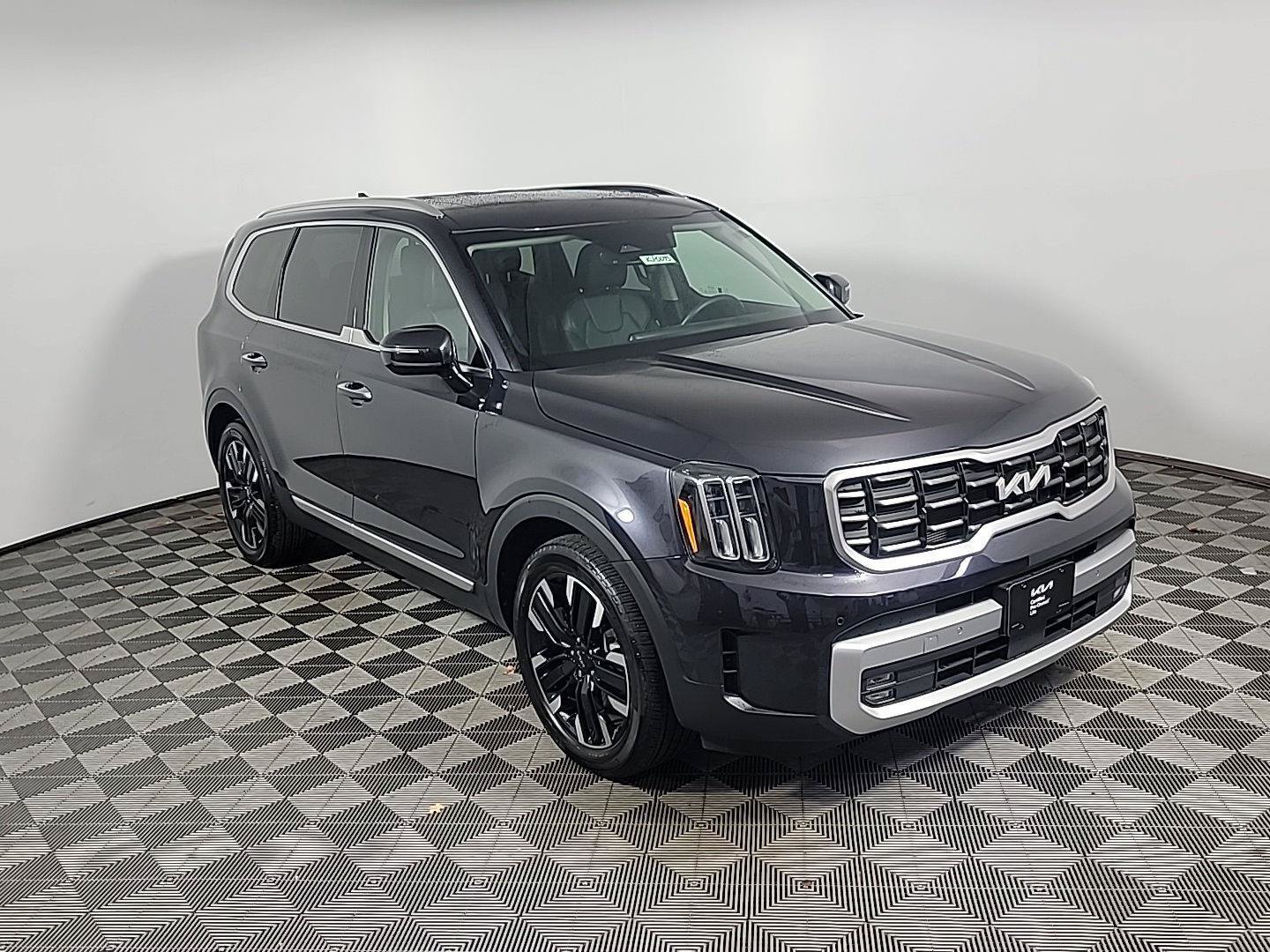 Certified 2025 Kia Telluride SX w/ SX Captain's Chair Package AWD/4WD image 2