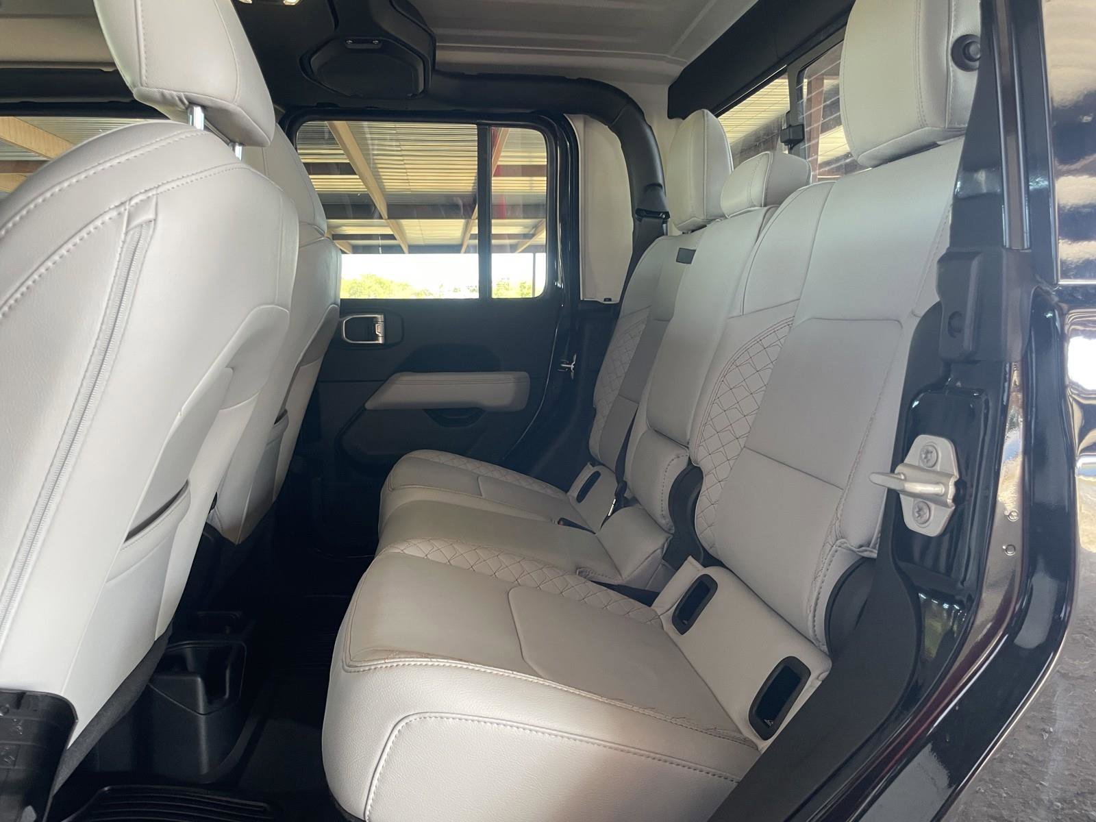 Used 2023 Jeep Gladiator Overland image 28