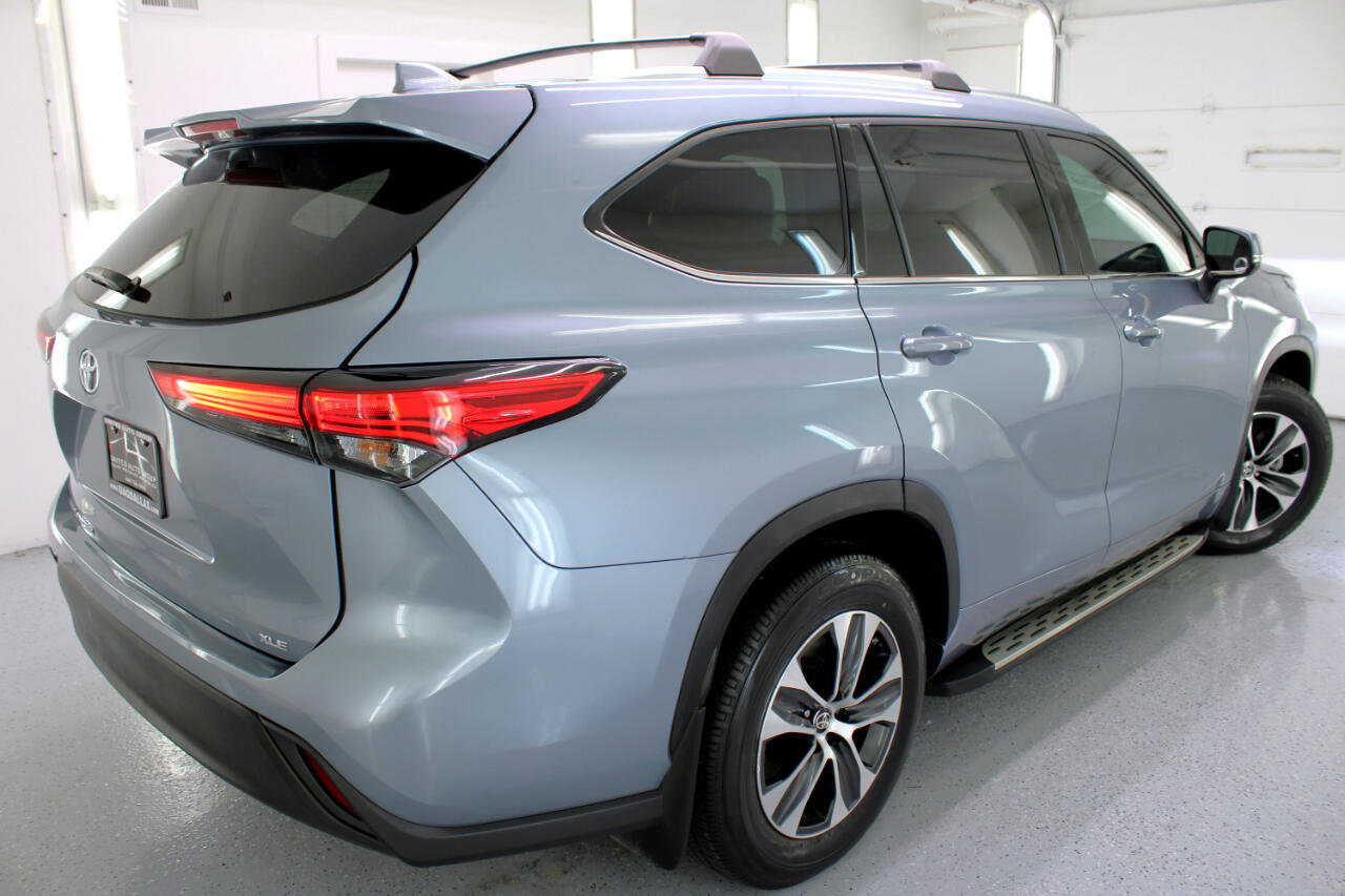 Used 2021 Toyota Highlander XLE image 30