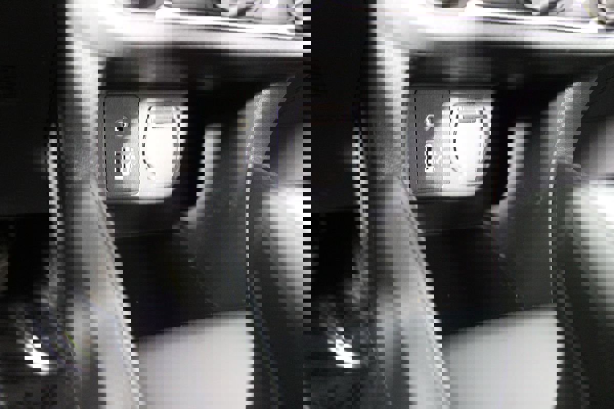 Used 2025 Nissan Versa S w/ Trunk Package image 17