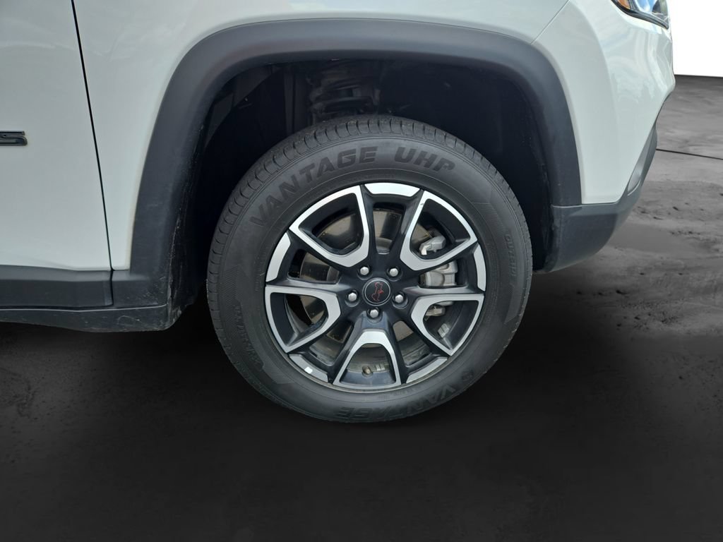 Used 2025 Jeep Compass Trailhawk AWD/4WD image 13