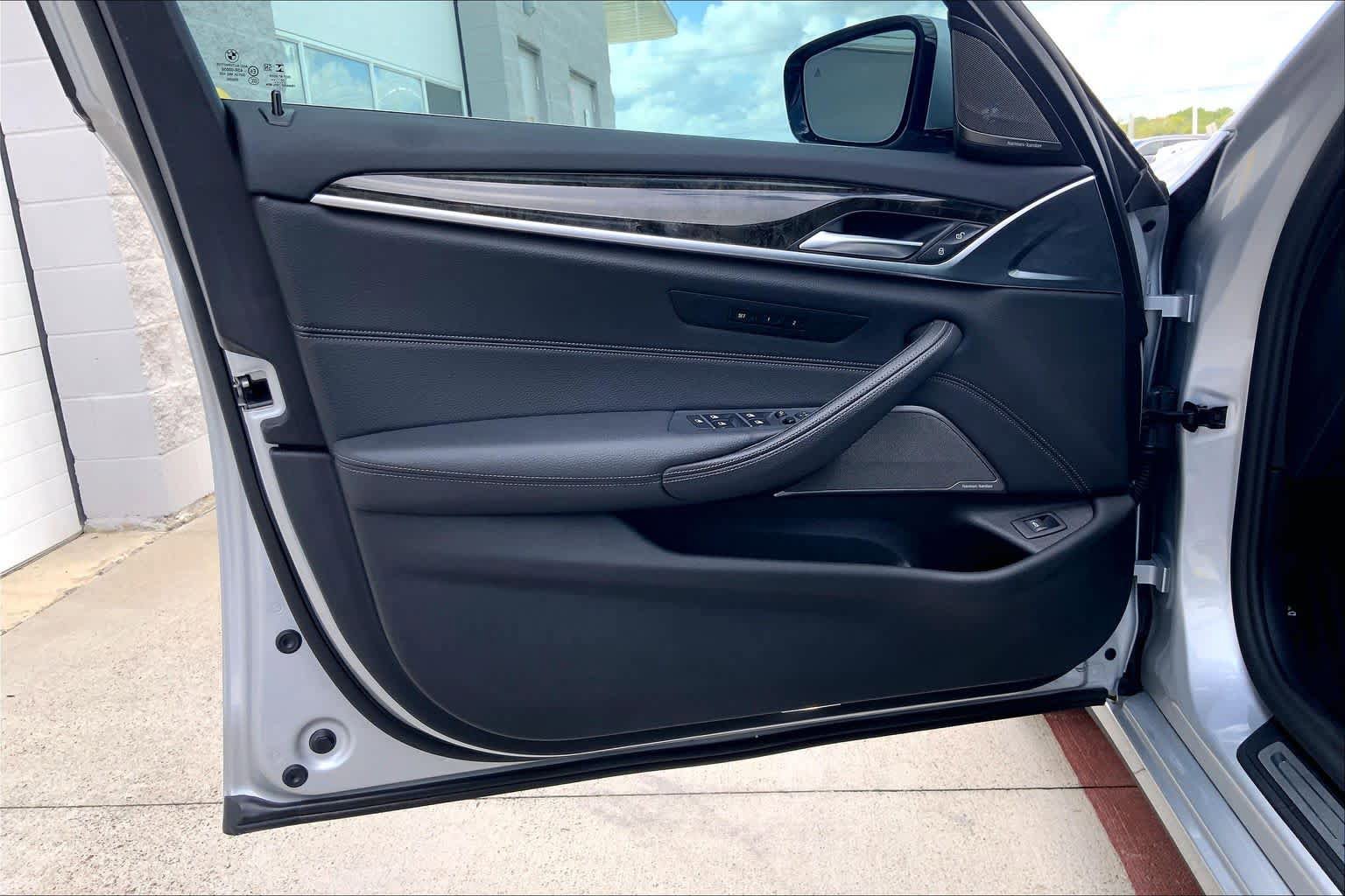 Used 2021 BMW 530i w/ Premium Package RWD image 19