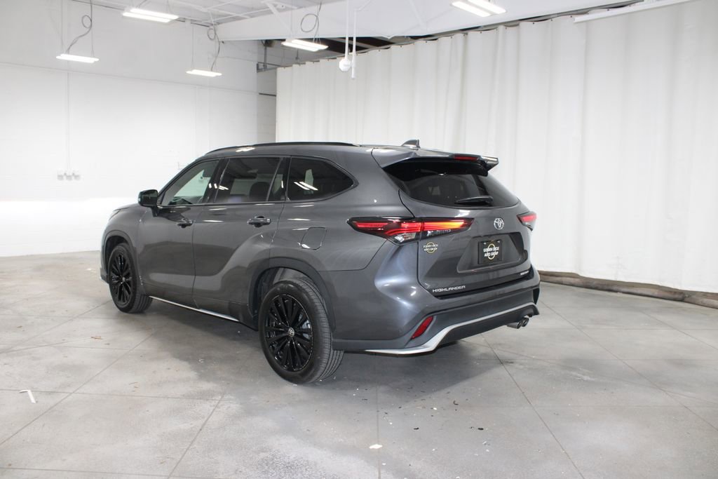 Used 2025 Toyota Highlander XSE image 7