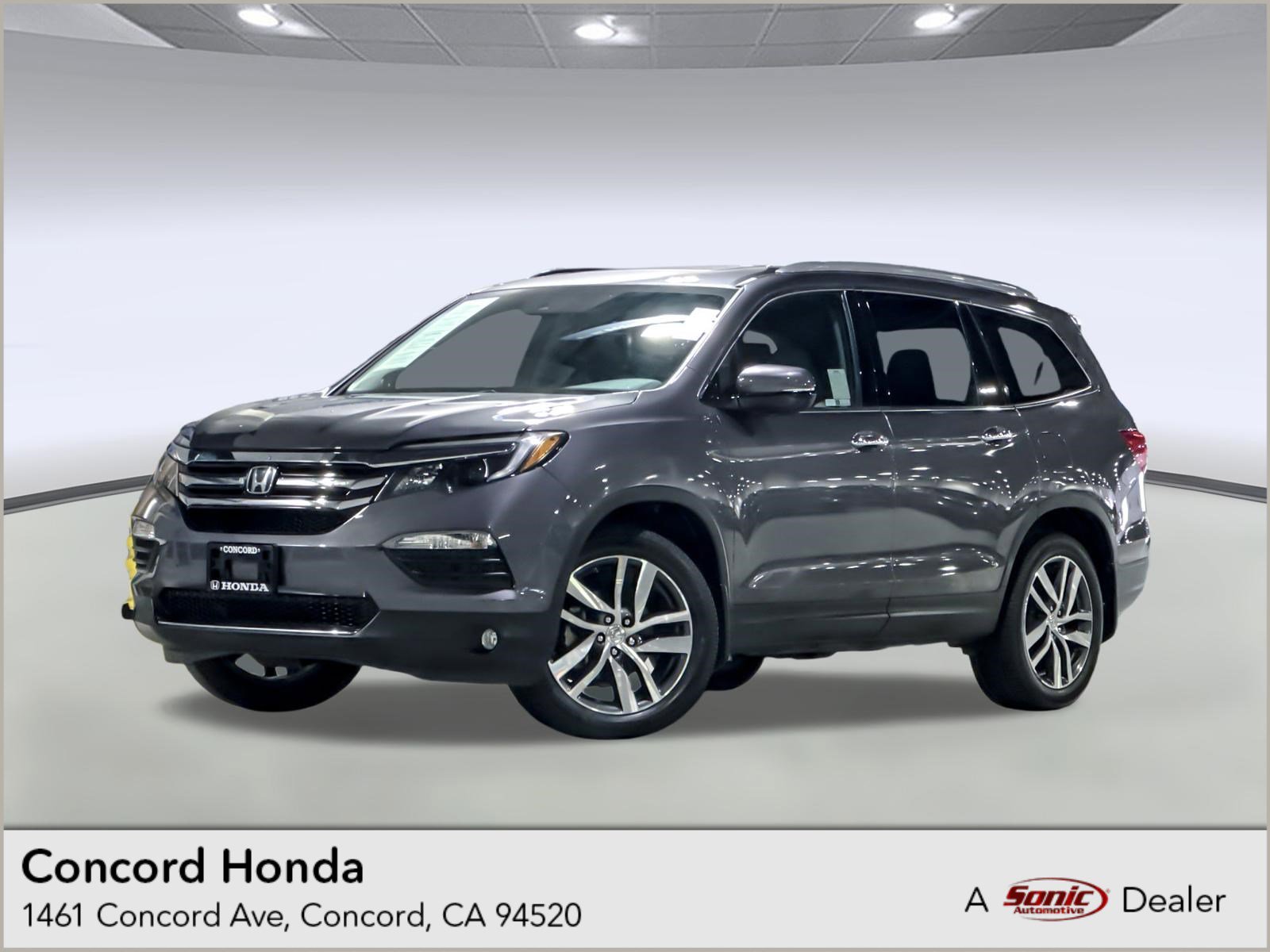 Used 2017 Honda Pilot Touring image 1