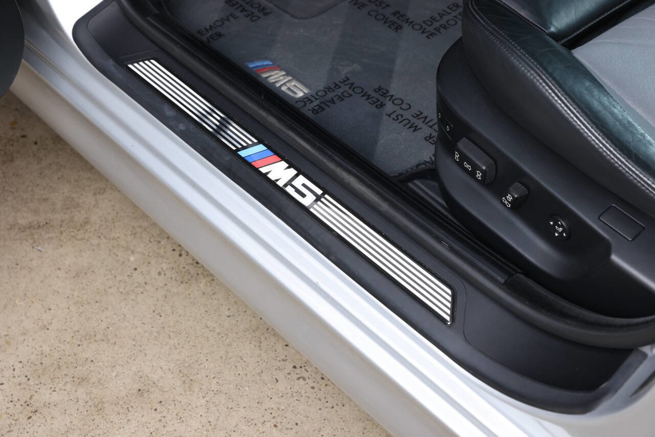 Used 2003 BMW M5 image 49